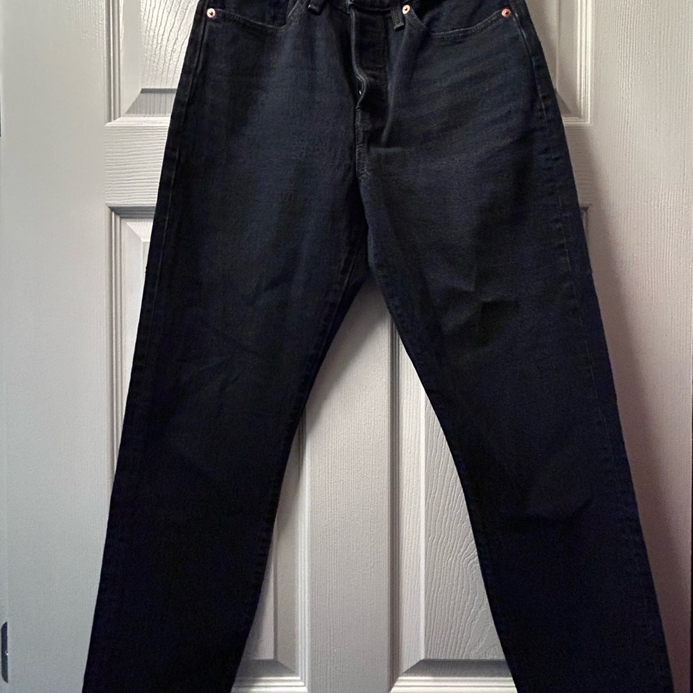 Wedgie Icon Fit Dark Wash High-Rise Cropped Jeans in Black.